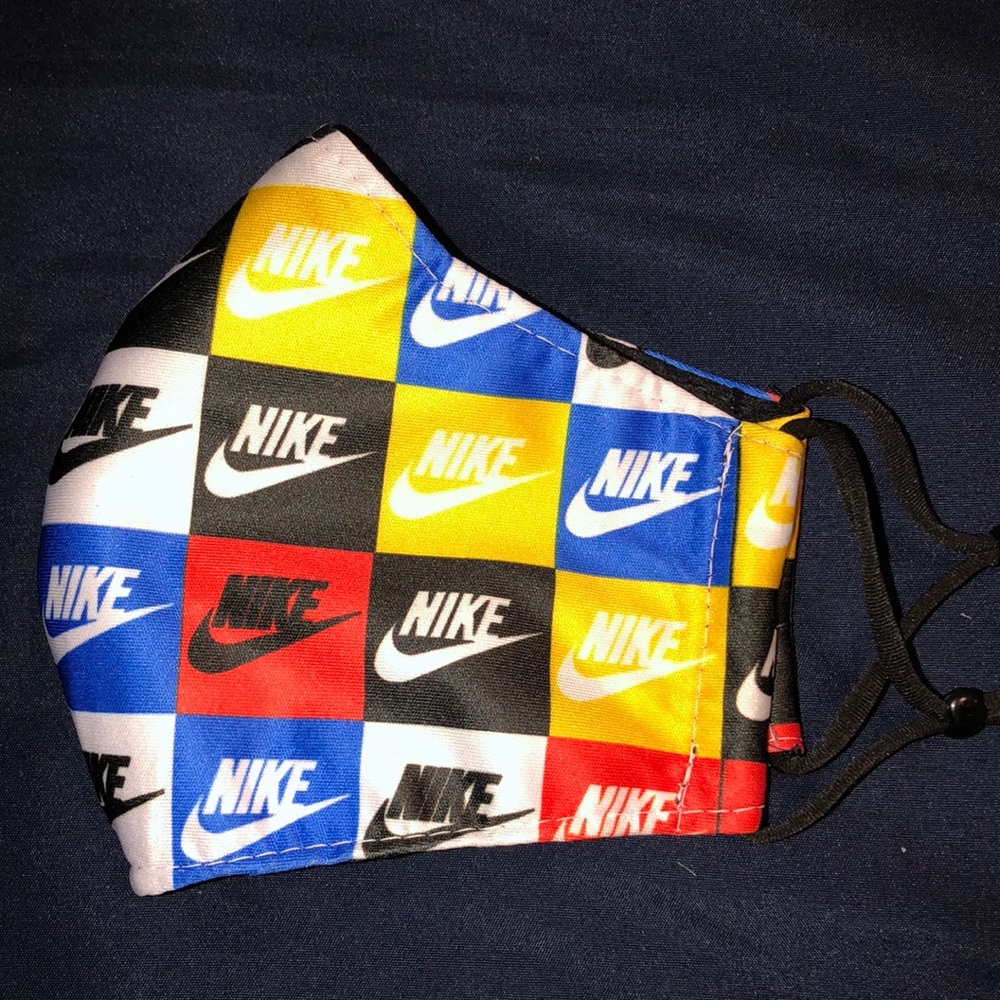 NWOT Nike face mask with adjustable ear loops